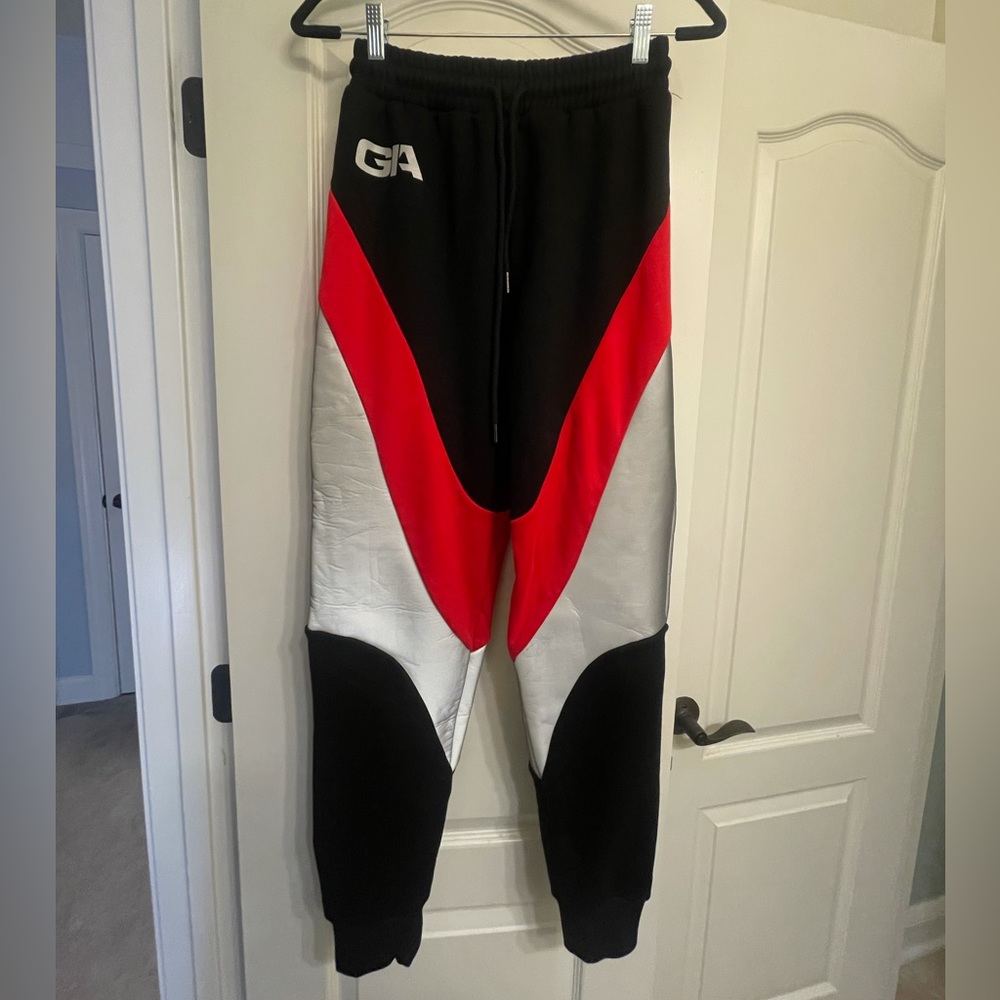 Brand new, bought for a photo shoot but ended not using.